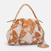 Borsa a mano Rasha in tessuto ricamato Anembags