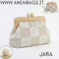 Borsa Jara a Mano Crochet con Manico in Legno e Dettagli Laccati