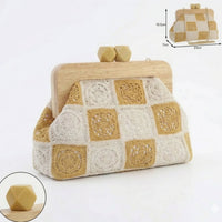 Borsa Jara a Mano Crochet con Manico in Legno e Dettagli Laccati