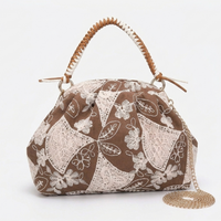 Borsa a mano Rasha in tessuto ricamato Anembags