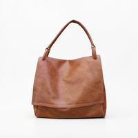 “Le Pattine - borsa da spalla con pattina in poliuretano