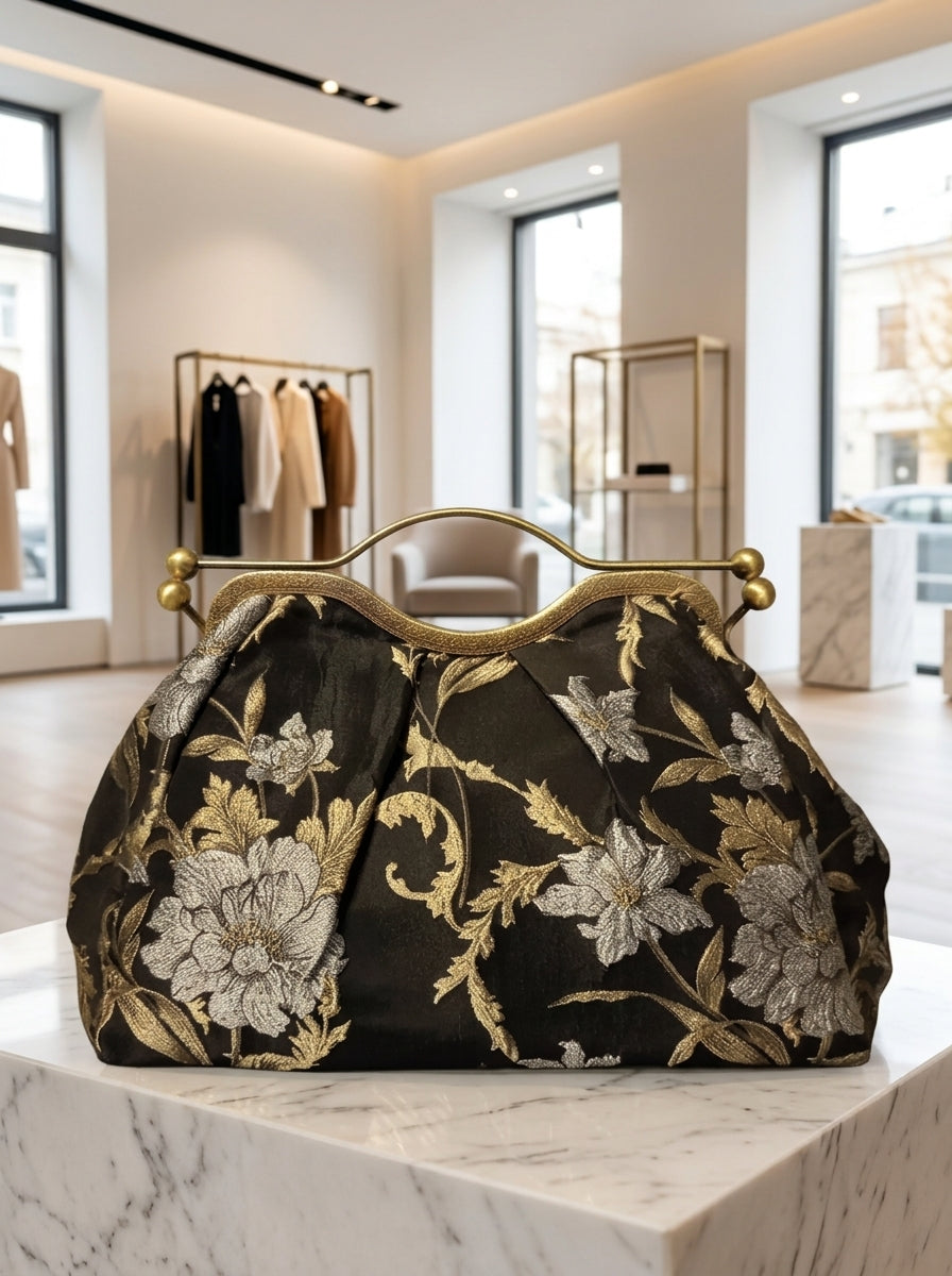 Clutch "Cheriè" con trama in rilievo e maniglia in ottone | Anembags