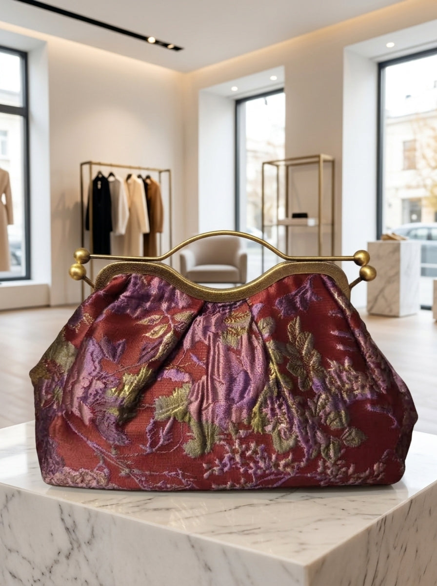 Clutch "Cheriè" con trama in rilievo e maniglia in ottone | Anembags