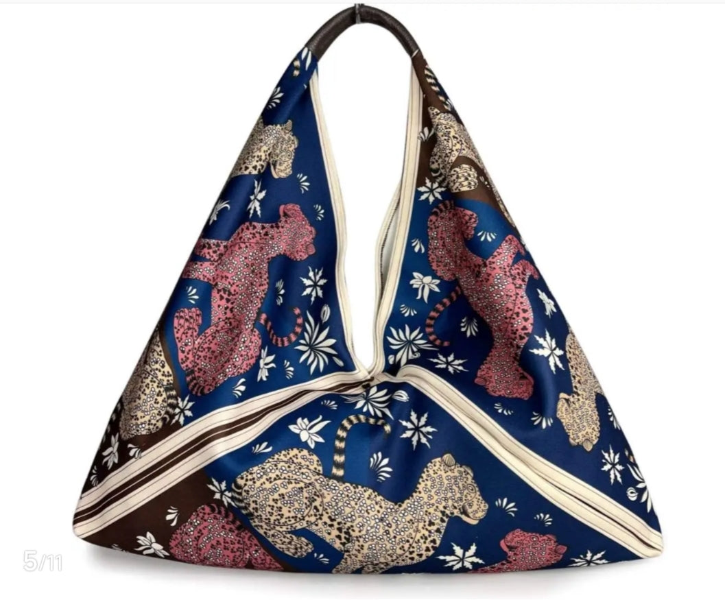 Borsa Asia Triangolo in Tessuto e Vera Pelle Made in Italy