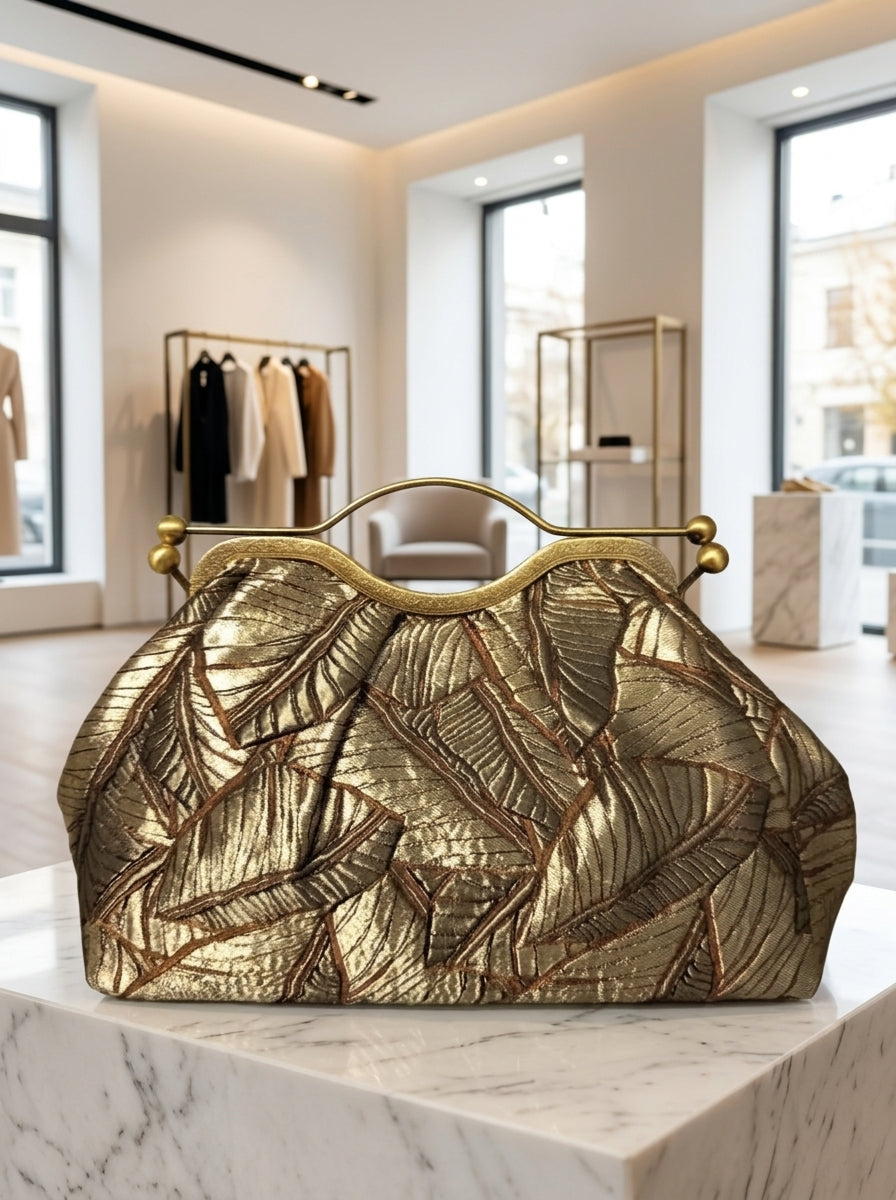 Clutch "Cheriè" con trama in rilievo e maniglia in ottone | Anembags