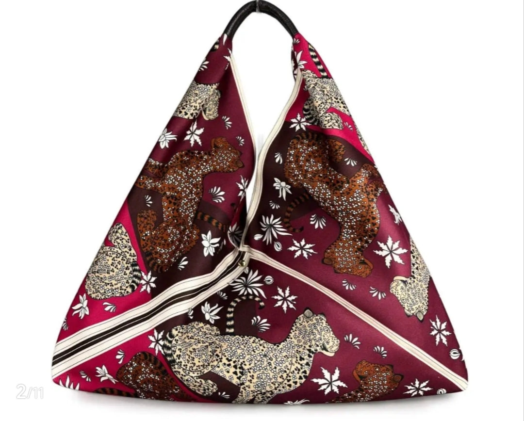 Borsa Asia Triangolo in Tessuto e Vera Pelle Made in Italy