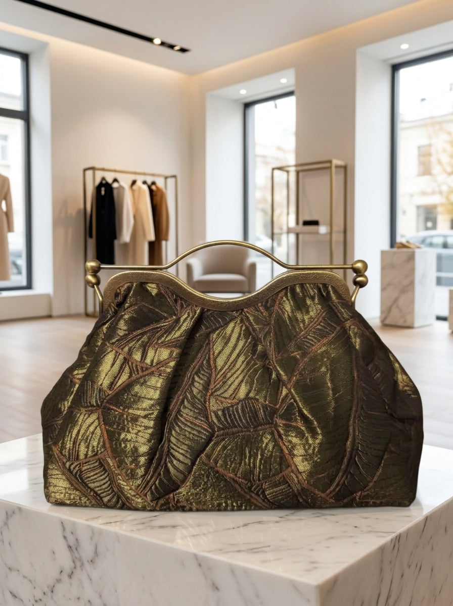 Clutch "Cheriè" con trama in rilievo e maniglia in ottone | Anembags