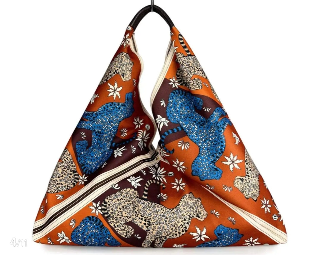 Borsa Asia Triangolo in Tessuto e Vera Pelle Made in Italy